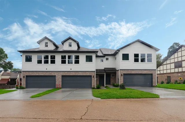 $2,100 | 12310 Glenview Drive, Montgomery, TX 77356