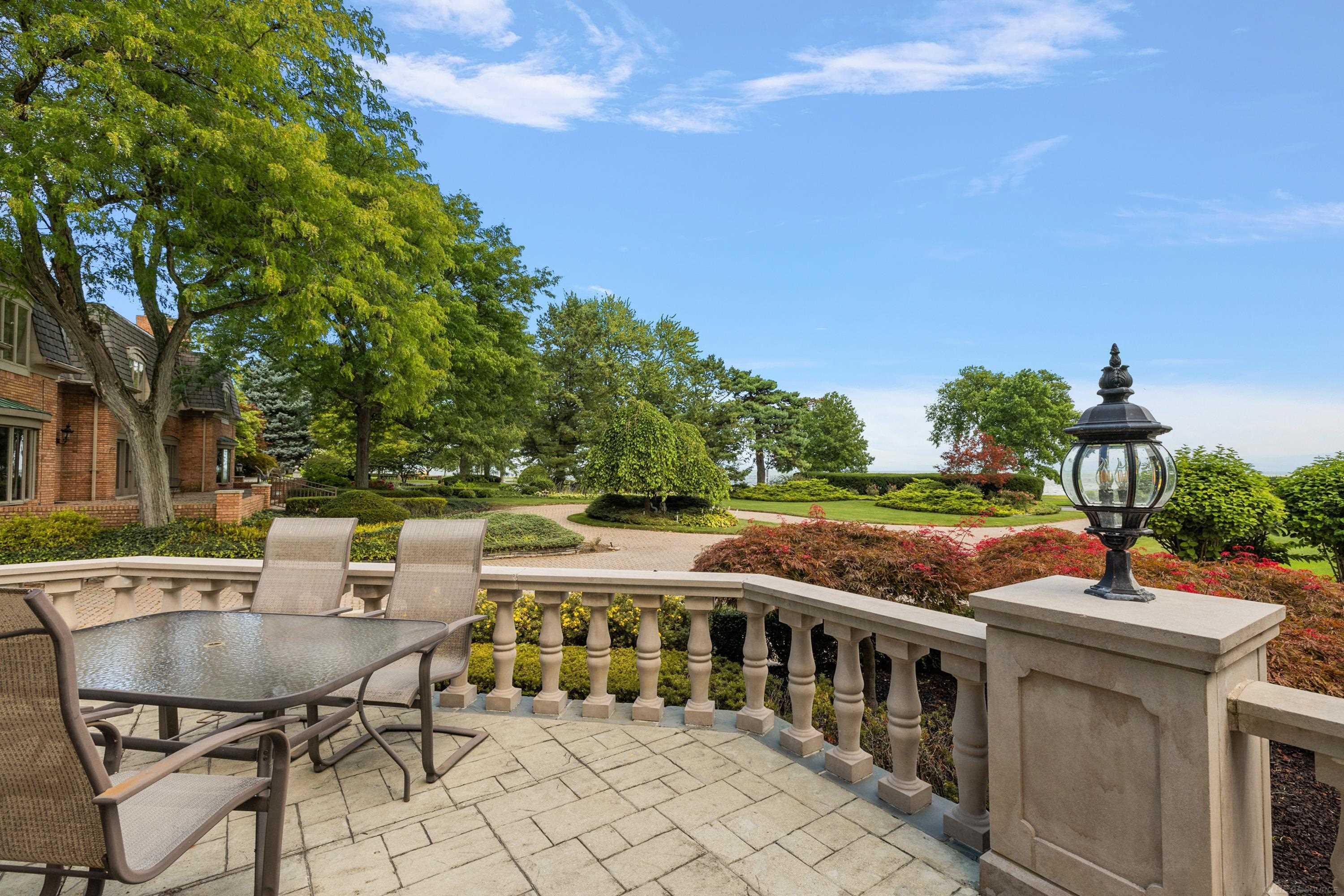 555 Lake Shore Road Grosse Pointe, MI 48236 - Photo 25 of 94 50164218-01FD347B-F9AB-4FBD-B40C-D1D647EBEE82.JPG