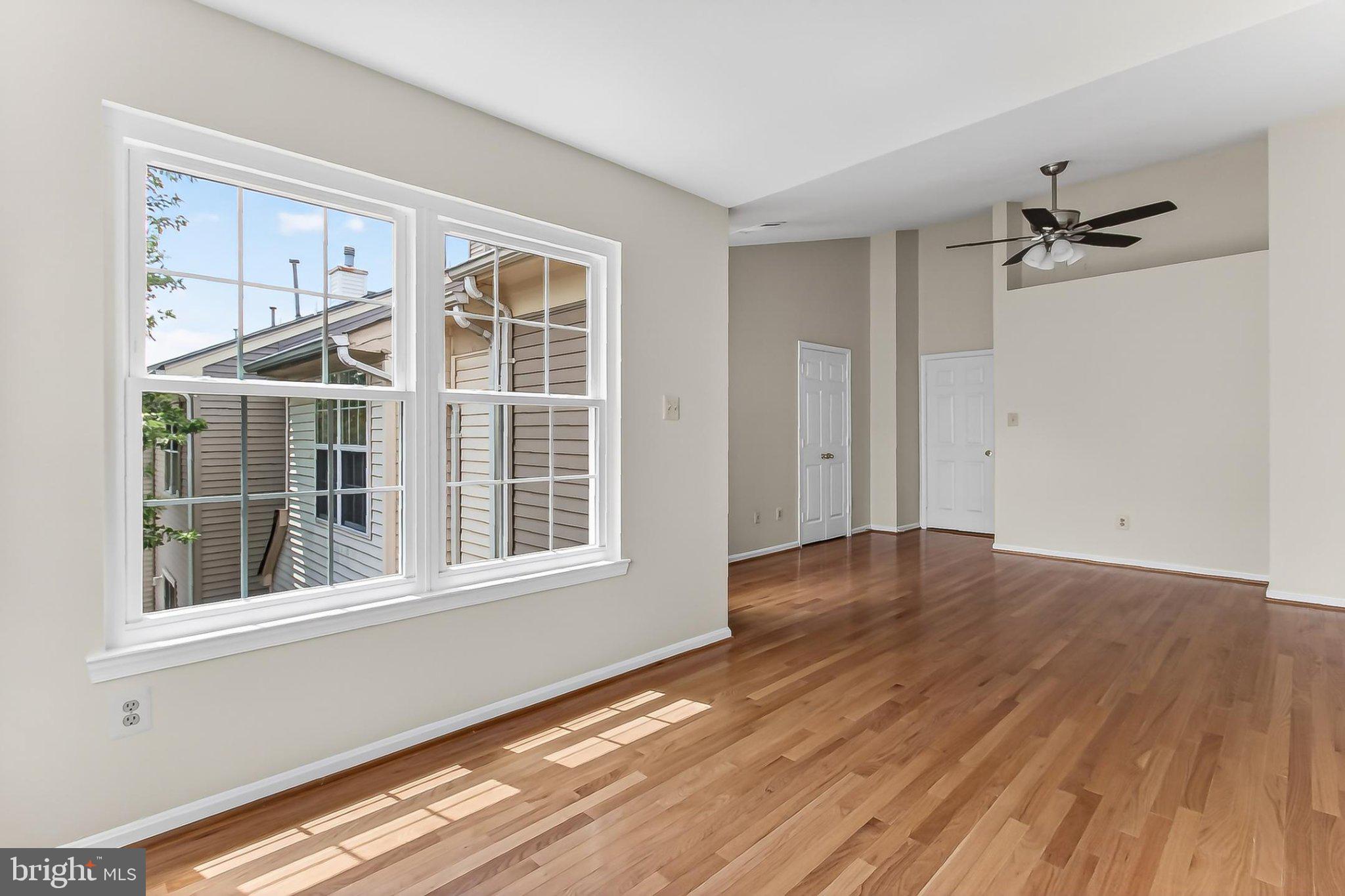 13157 Kidwell Field Road Herndon, VA 20171 - Photo 27 of 50 Bright and airy living space awaits.