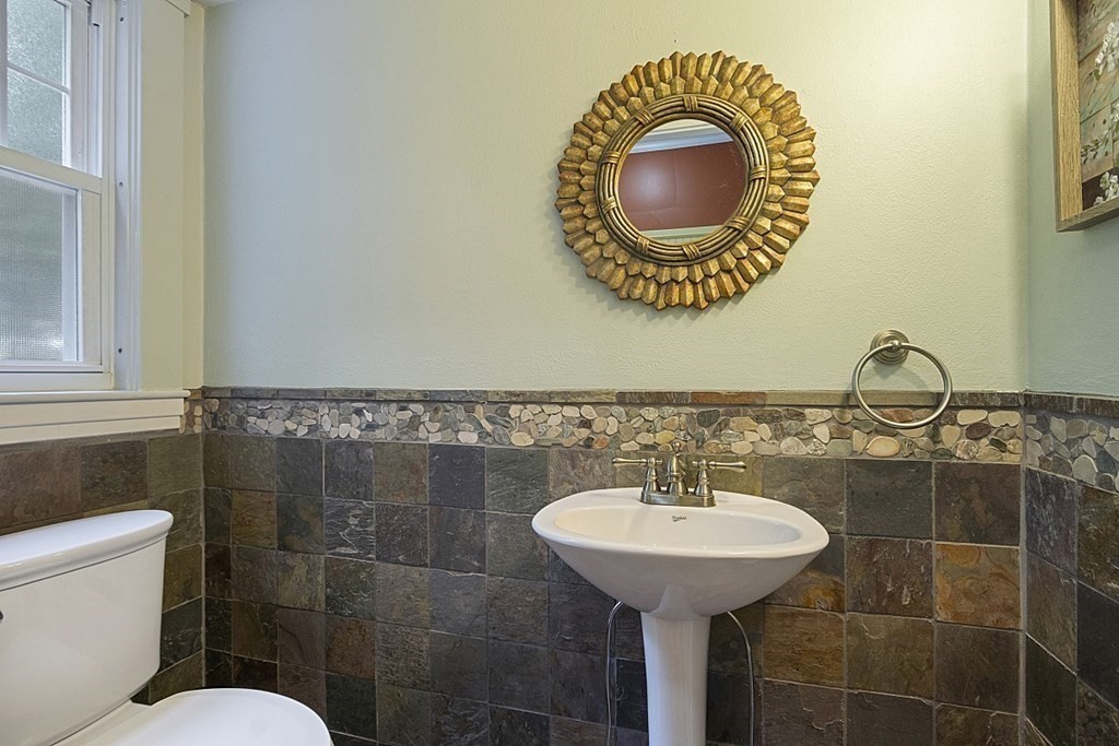 9 Cross Street Gardner, MA 01440 - Photo 17 of 34