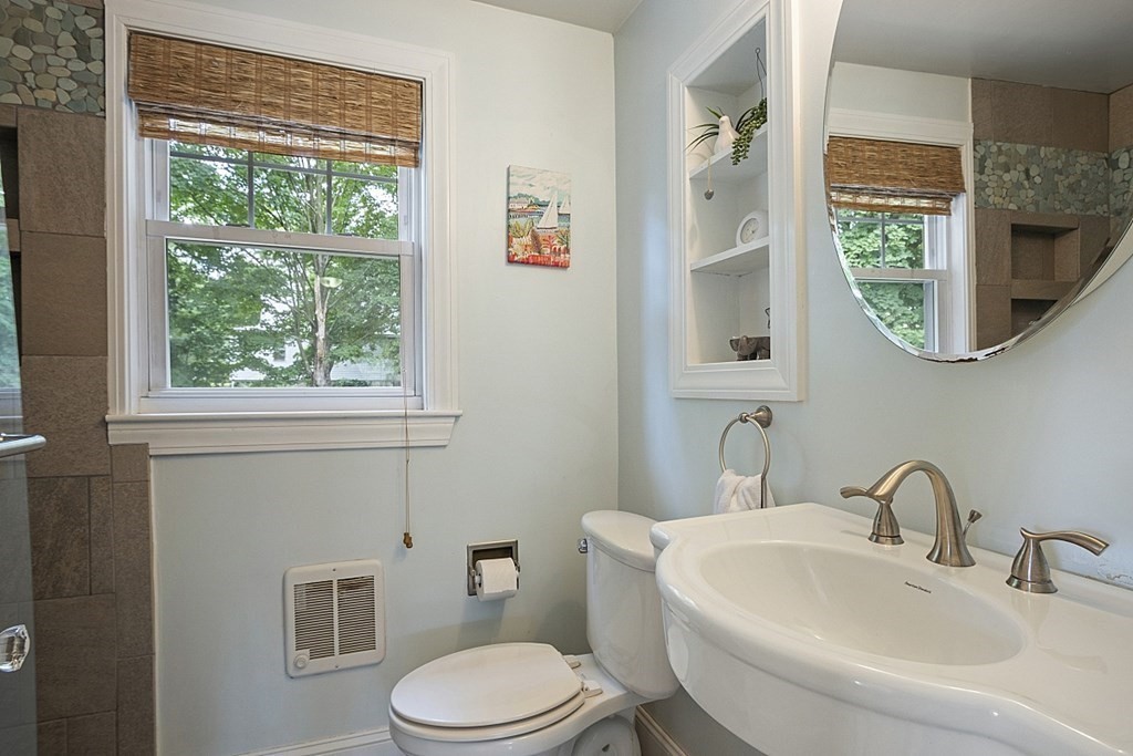 9 Cross Street Gardner, MA 01440 - Photo 24 of 34