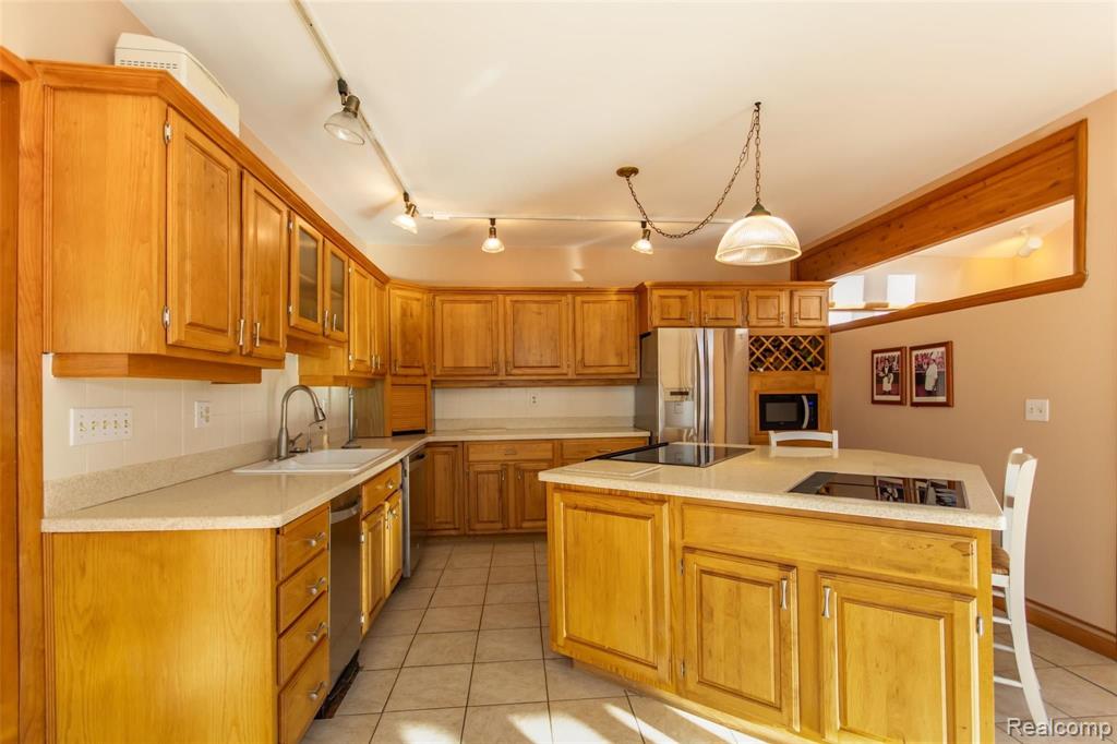 11000 White Lake Road Fenton, MI 48430 - Photo 8 of 40