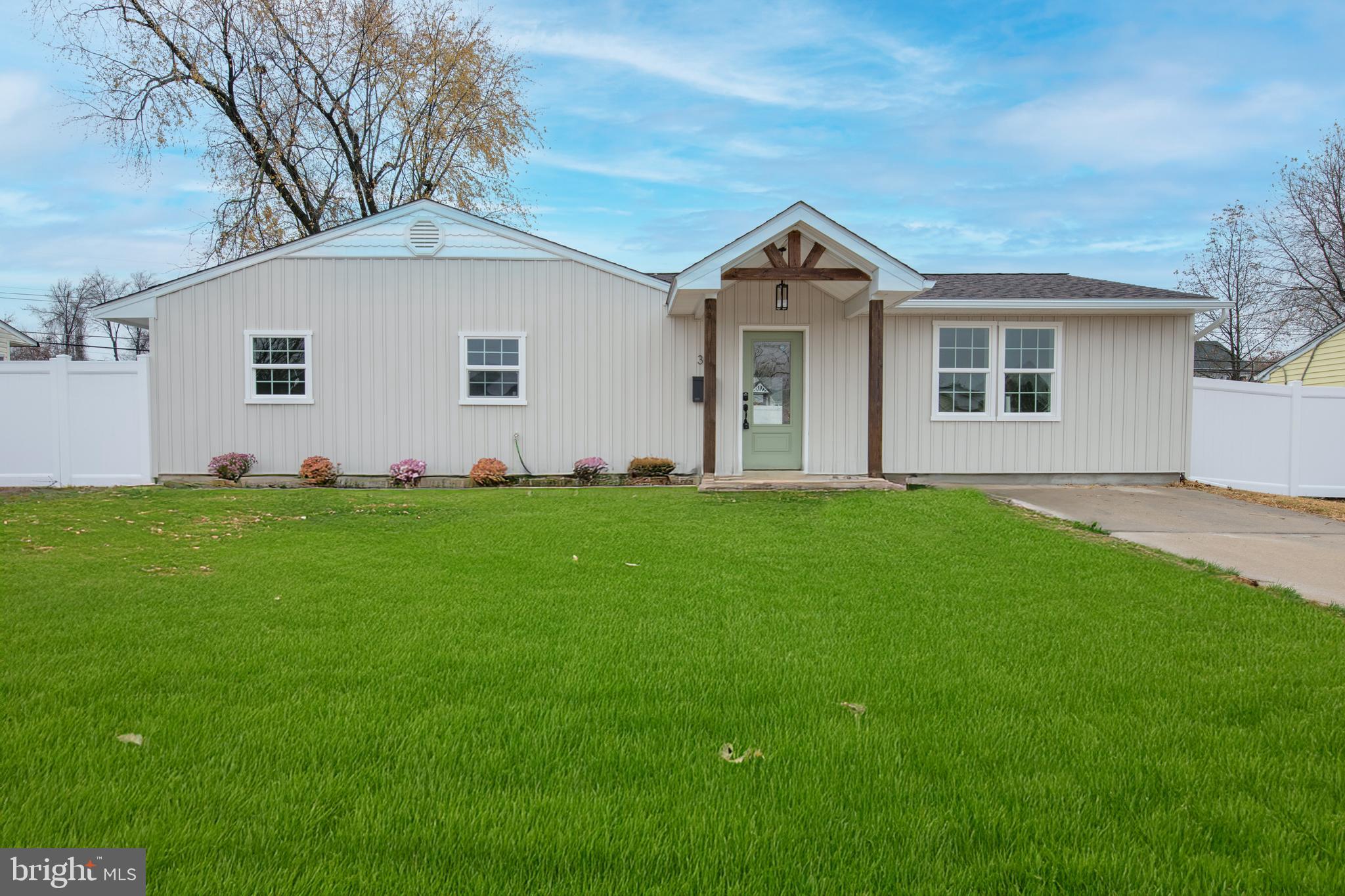 30 Mistletoe Lane Levittown, PA 19054 - Photo 2 of 21
