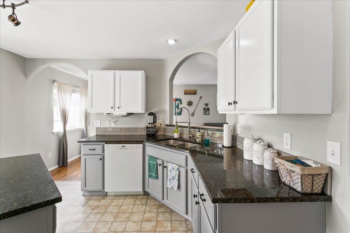 627 South Michigan Road Spokane Valley, WA 99016 - Photo 16 of 36