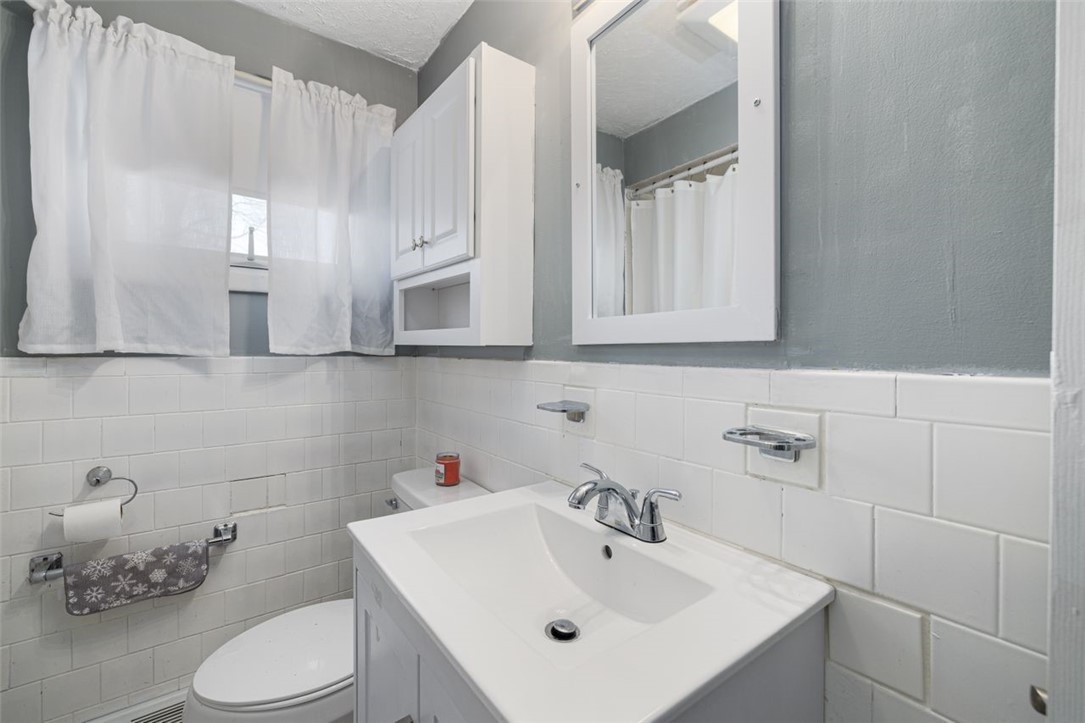 340 Dunlap Street Woonsocket, RI 02895 - Photo 13 of 32