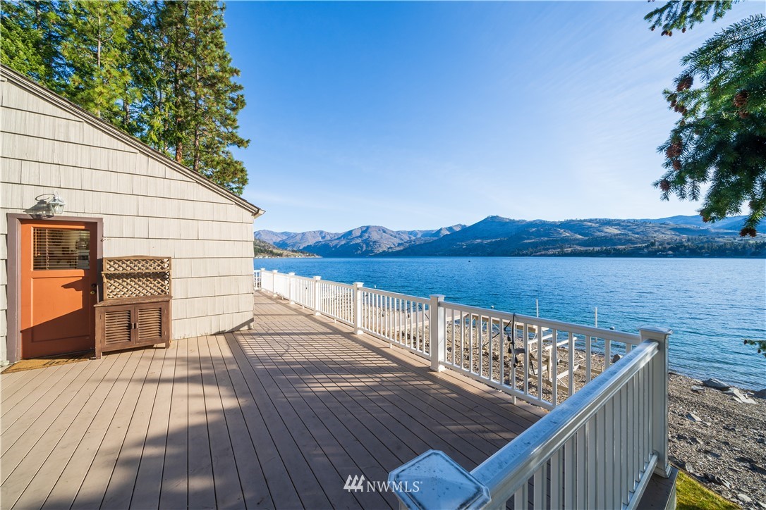 12670 South Lakeshore Road Chelan, WA 98816 - Photo 2 of 24 Gallery Image 2