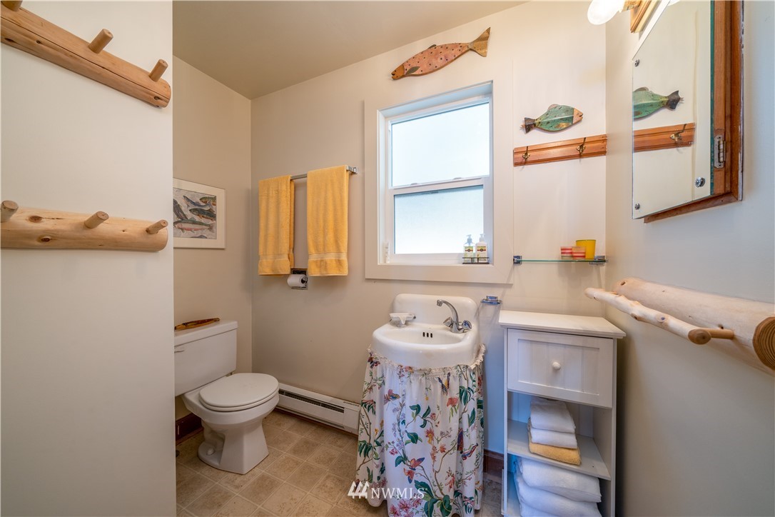 12670 South Lakeshore Road Chelan, WA 98816 - Photo 16 of 24 Gallery Image 16