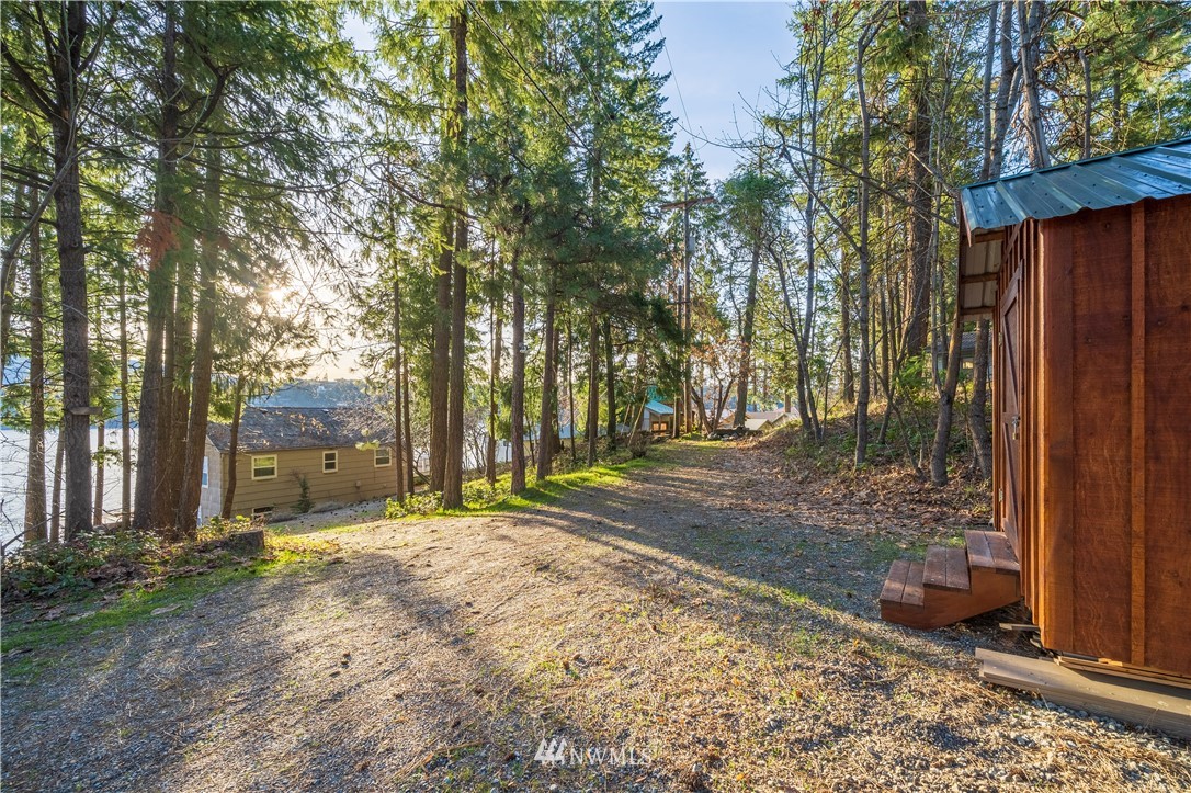 12670 South Lakeshore Road Chelan, WA 98816 - Photo 18 of 24 Gallery Image 18