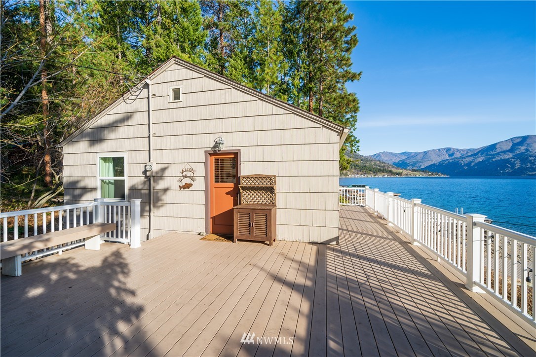 12670 South Lakeshore Road Chelan, WA 98816 - Photo 3 of 24 Gallery Image 3