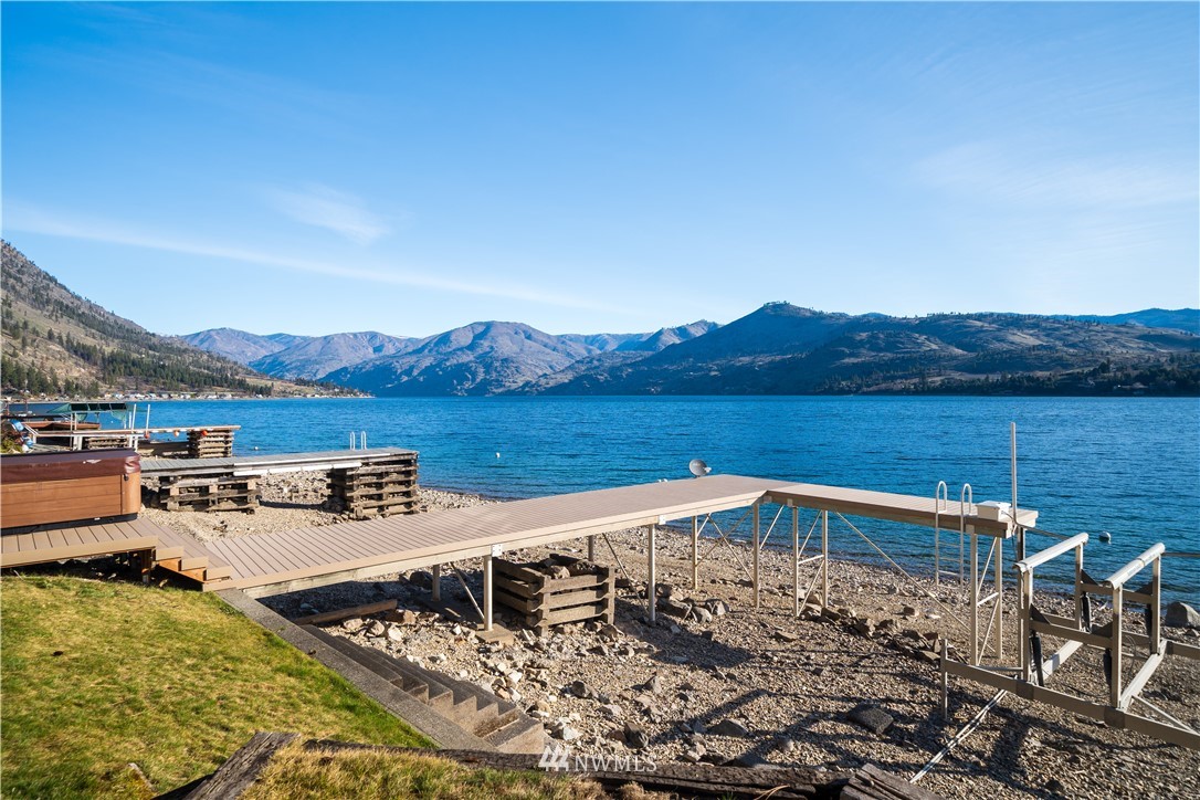 12670 South Lakeshore Road Chelan, WA 98816 - Photo 4 of 24 Gallery Image 4