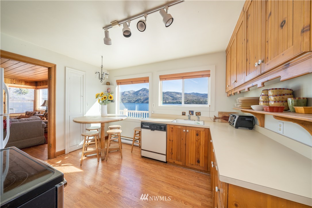 12670 South Lakeshore Road Chelan, WA 98816 - Photo 6 of 24 Gallery Image 6