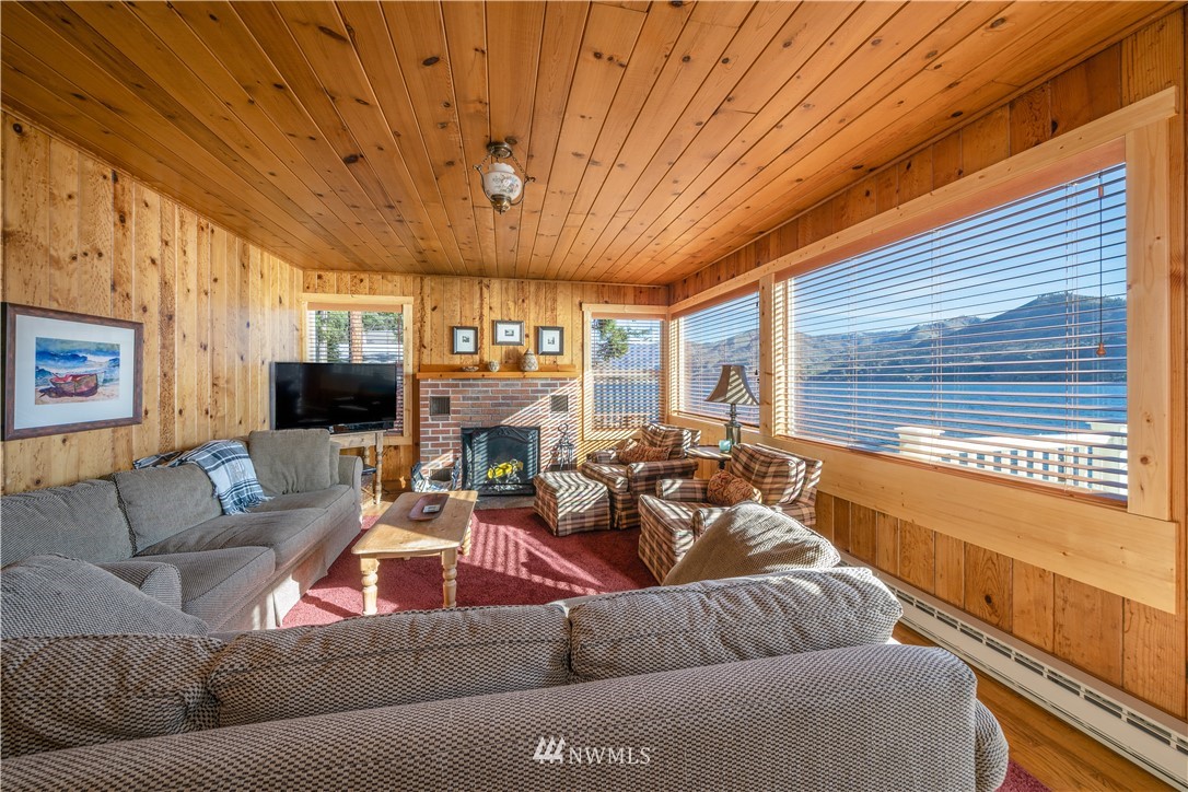 12670 South Lakeshore Road Chelan, WA 98816 - Photo 7 of 24 Gallery Image 7