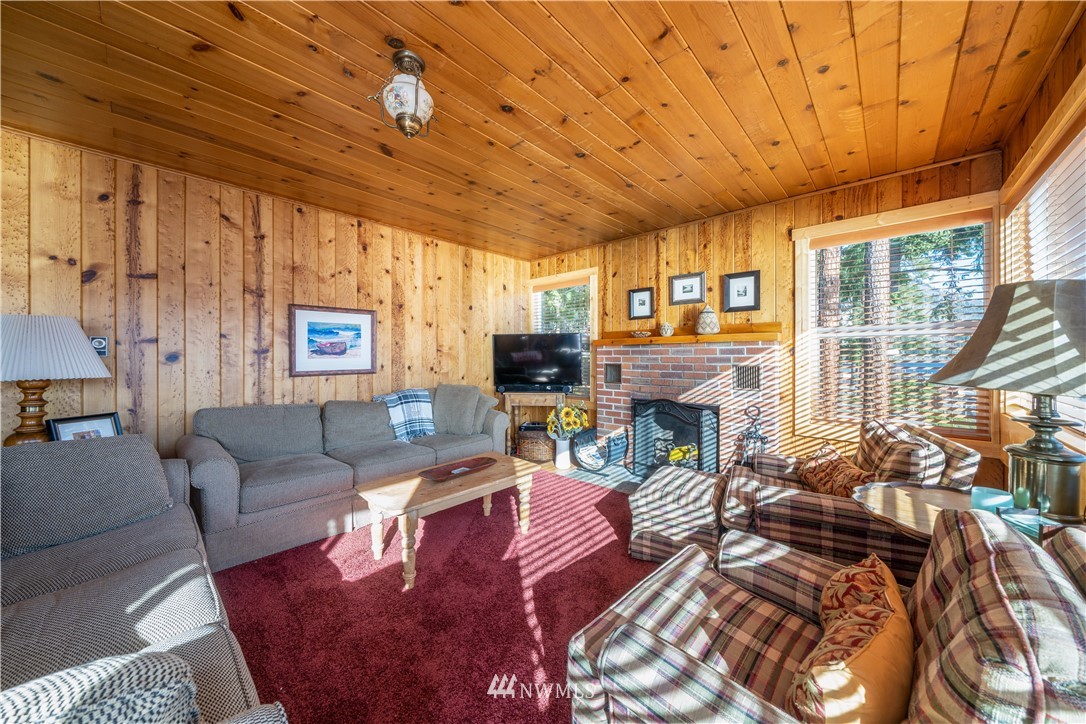 12670 South Lakeshore Road Chelan, WA 98816 - Photo 8 of 24 Gallery Image 8