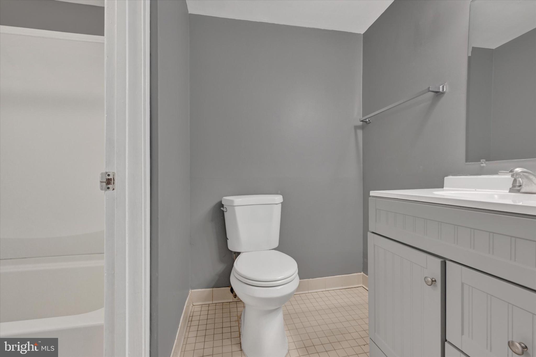 9635 White Acre Road, Unit B4 Columbia, MD 21045 - Photo 14 of 21 Modern bathroom with sleek finishes.