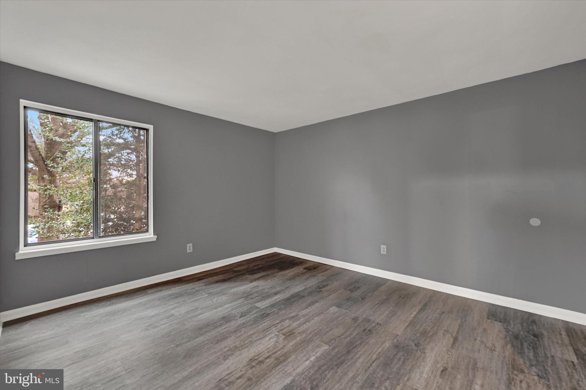 9635 White Acre Road, Unit B4 Columbia, MD 21045 - Photo 17 of 21 Spacious room with natural light.