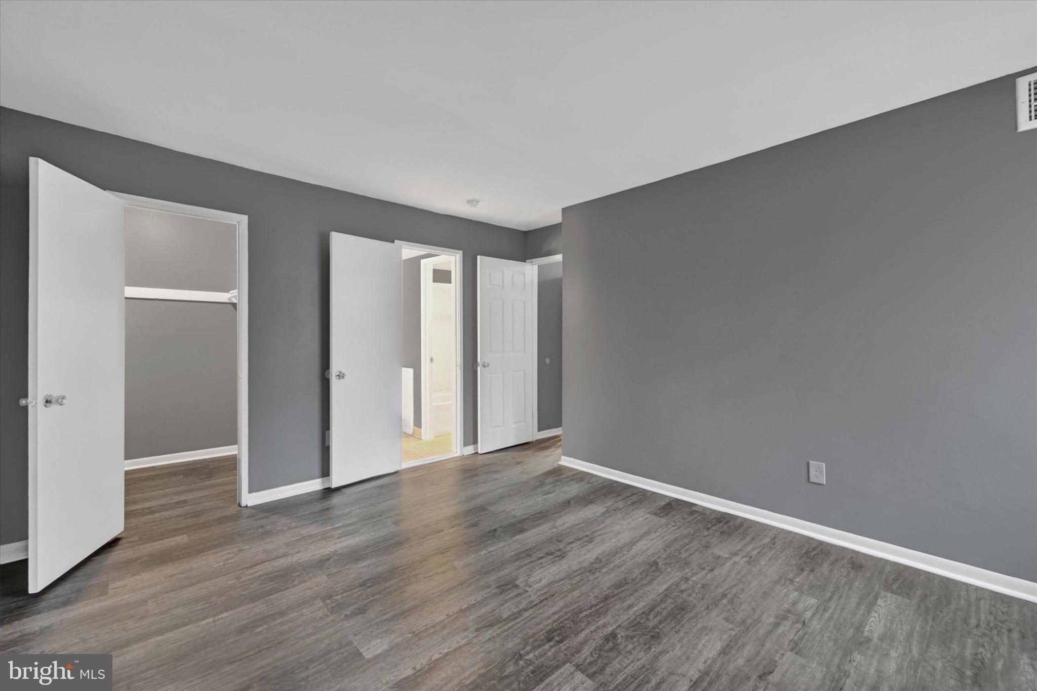 9635 White Acre Road, Unit B4 Columbia, MD 21045 - Photo 18 of 21 Spacious room with modern elegance.