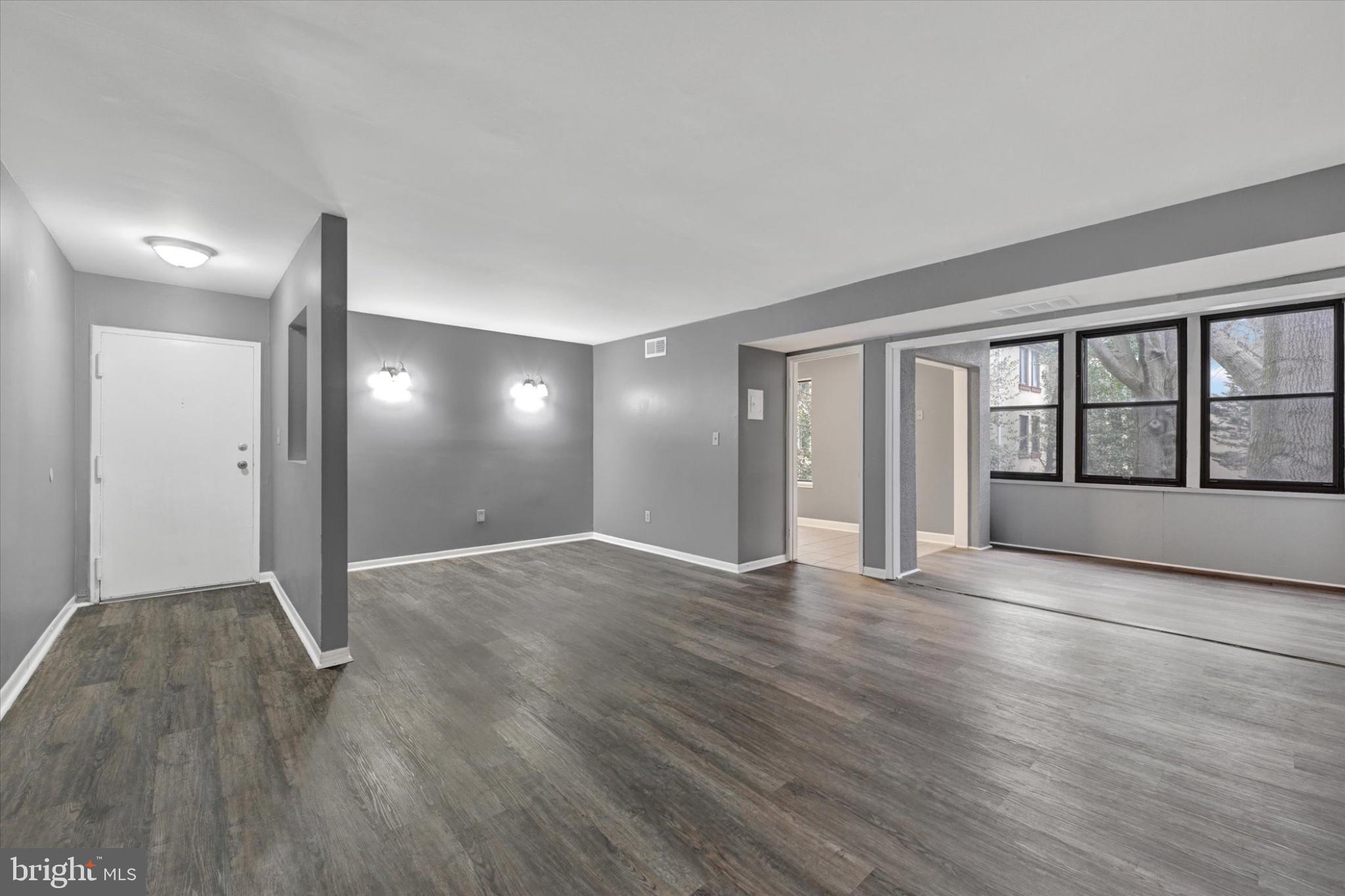 9635 White Acre Road, Unit B4 Columbia, MD 21045 - Photo 4 of 21 Spacious, modern living area awaits you.