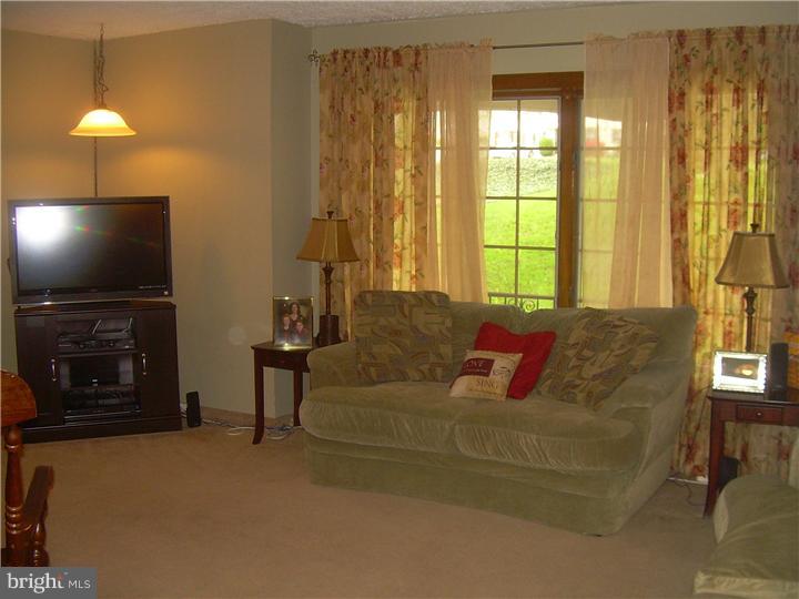 1518 Steel Road Havertown, PA 19083 - Photo 4 of 11