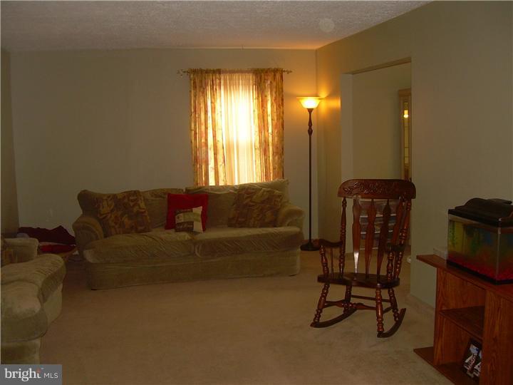 1518 Steel Road Havertown, PA 19083 - Photo 5 of 11