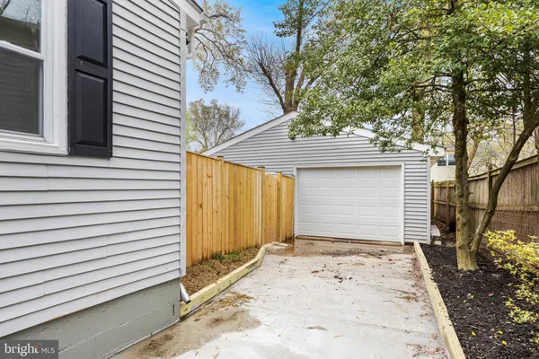 $729,000 | 1055 South Edison Street, Arlington, VA 22204