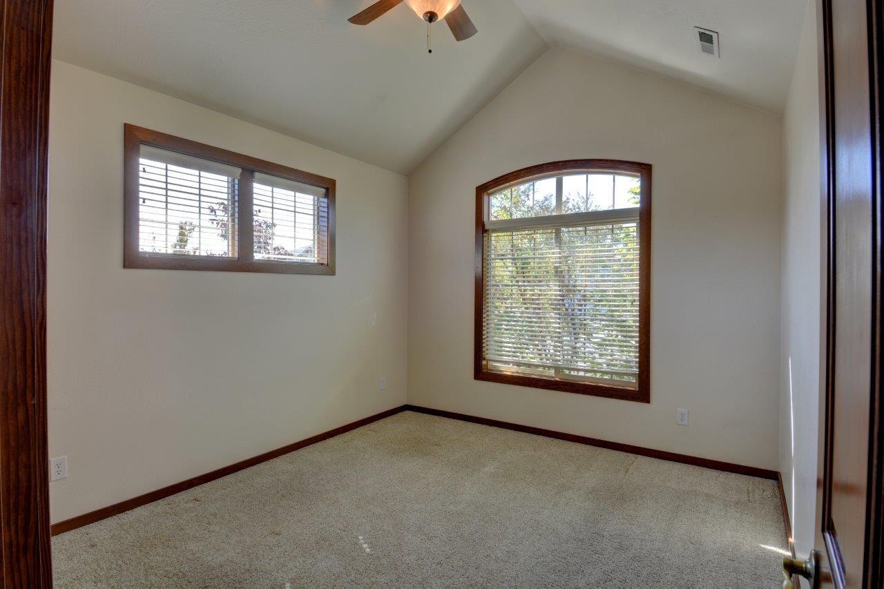 346 Ridgeway Avenue Central Point, OR 97502 - Photo 14 of 24 Additional Photo