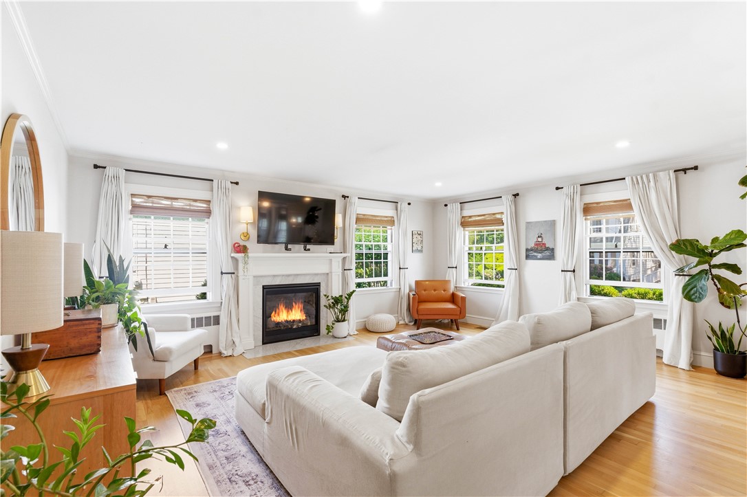 23 Dyer Street Warren, RI 02885 - Photo 11 of 49