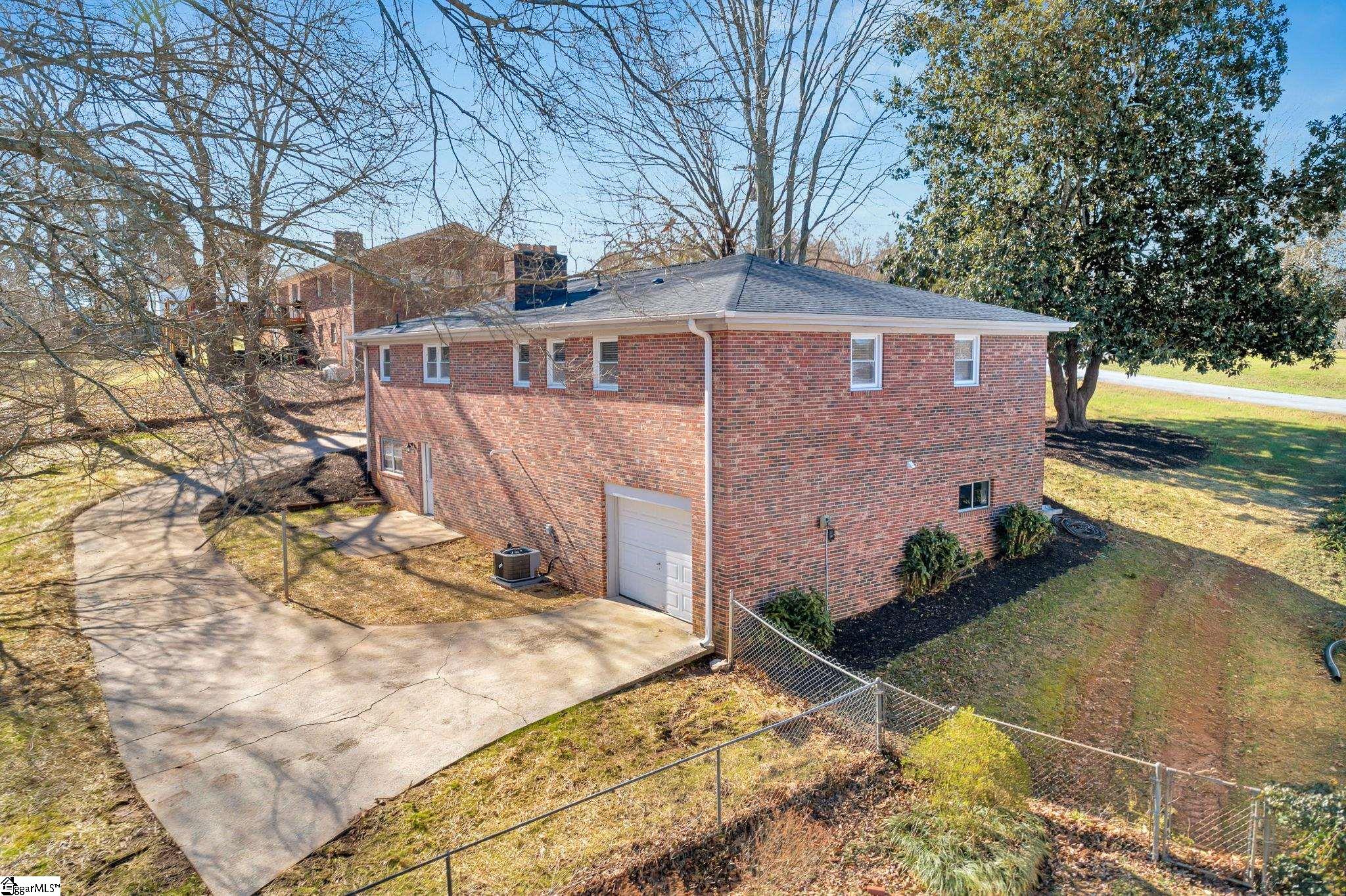 812 Butler Springs Road Greenville, SC 29615 - Photo 3 of 36 Gallery Image 3