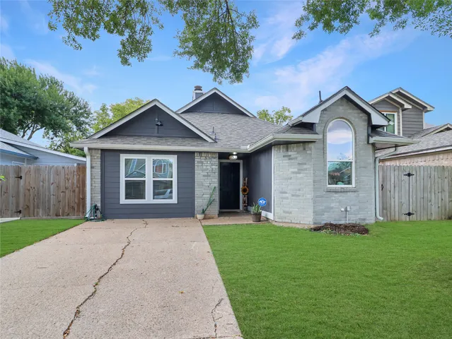 $2,000 | 5622 Lycomb Drive, Houston, TX 77053