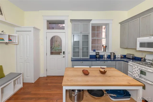 $345,000 | 3130 Nebraska Avenue, St. Louis, MO 63118