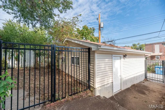 $345,000 | 3130 Nebraska Avenue, St. Louis, MO 63118