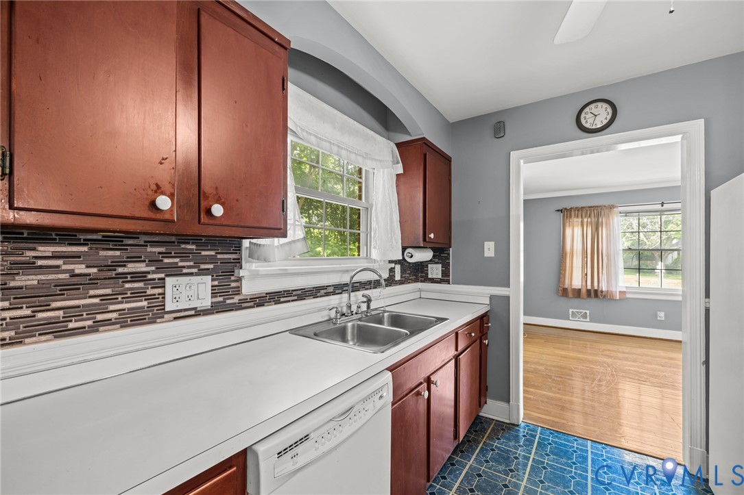 2405 Dumbarton Road Henrico, VA 23228 - Photo 19 of 34 White countertops, mosaic tile backsplash, double