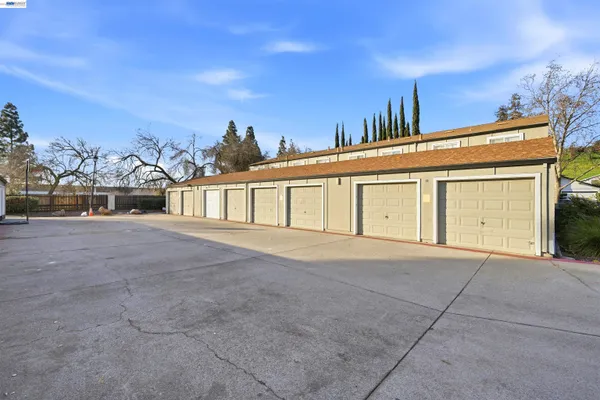 a view of an house with backyard and parking
