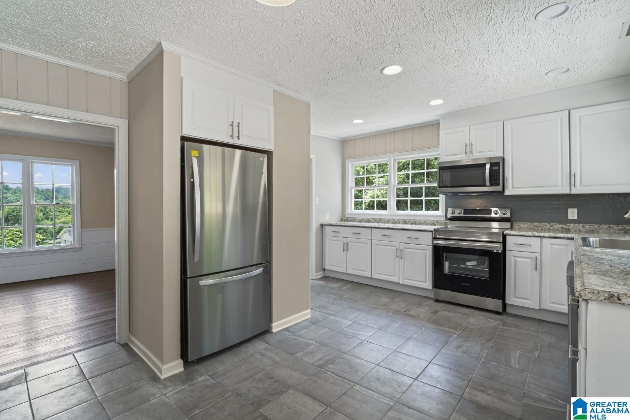 1202 Park Avenue Oneonta, AL 35121 - Photo 21 of 44