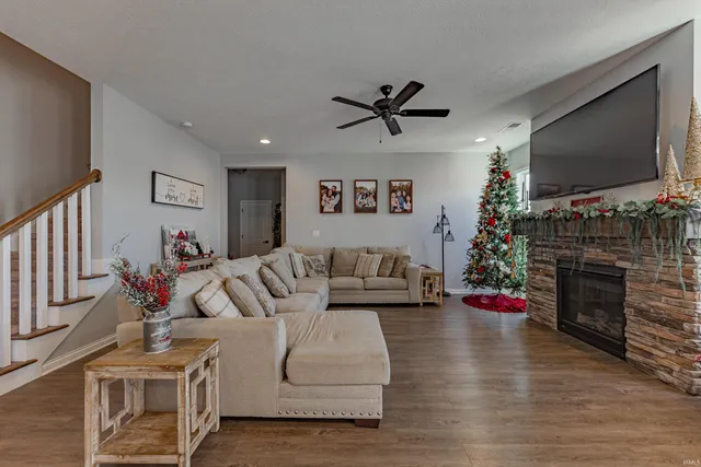 $398,000 | 11346 Naas Drive, Evansville, IN 47725