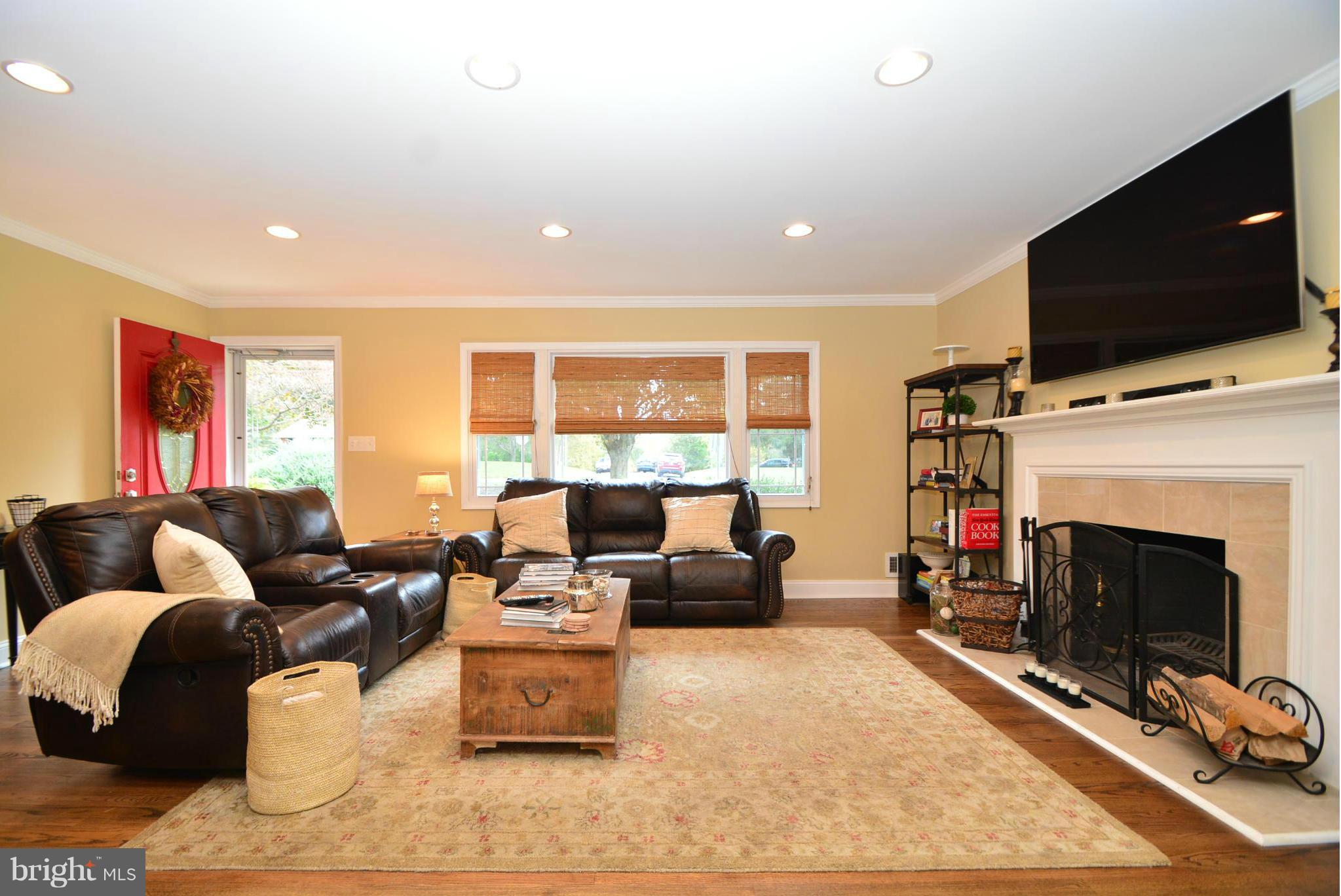 Living Room w/Fireplace