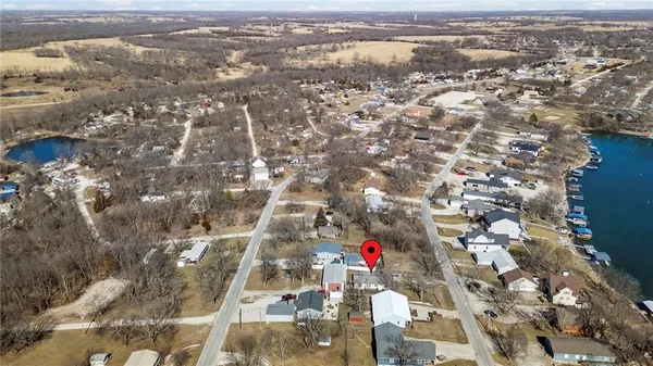 $359,995 | 89 Lakeview Lane, Linn Valley, KS 66040