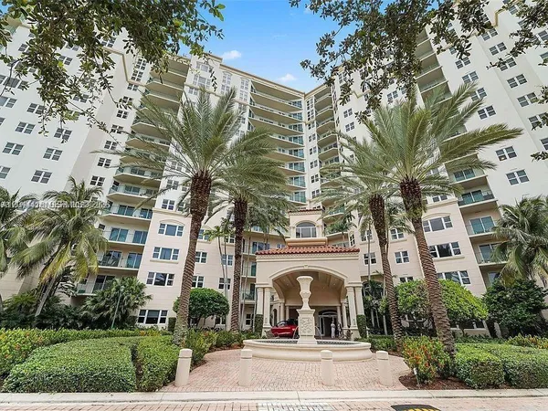 $3,500 | 19900 East Country Club Drive, Unit 318, Aventura, FL 33180