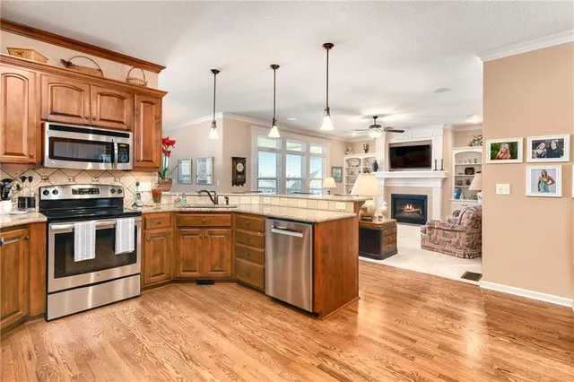 $574,900 | 908 Southwest Olympia Court, Lee's Summit, MO 64082