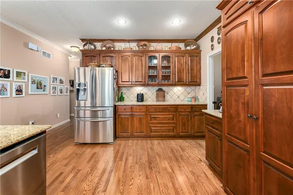 $529,900 | 908 Southwest Olympia Court, Lee's Summit, MO 64082