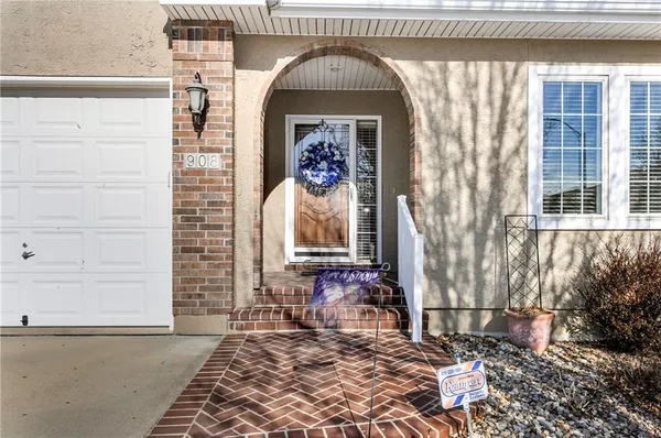$529,900 | 908 Southwest Olympia Court, Lee's Summit, MO 64082