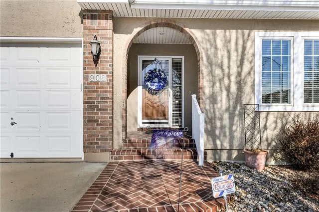 $574,900 | 908 Southwest Olympia Court, Lee's Summit, MO 64082