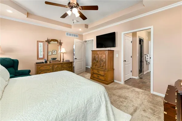 $529,900 | 908 Southwest Olympia Court, Lee's Summit, MO 64082