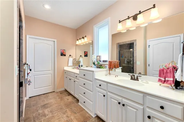 $574,900 | 908 Southwest Olympia Court, Lee's Summit, MO 64082