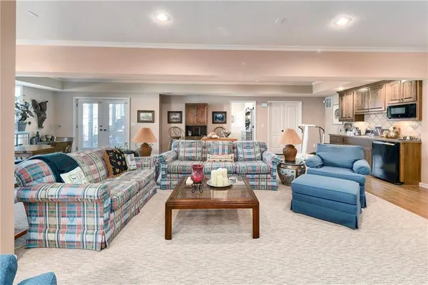 $529,900 | 908 Southwest Olympia Court, Lee's Summit, MO 64082