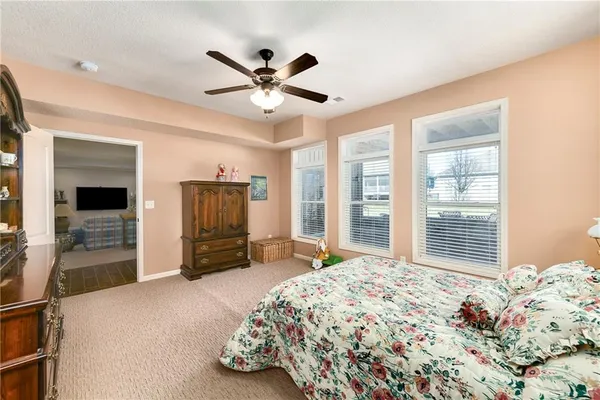 $529,900 | 908 Southwest Olympia Court, Lee's Summit, MO 64082