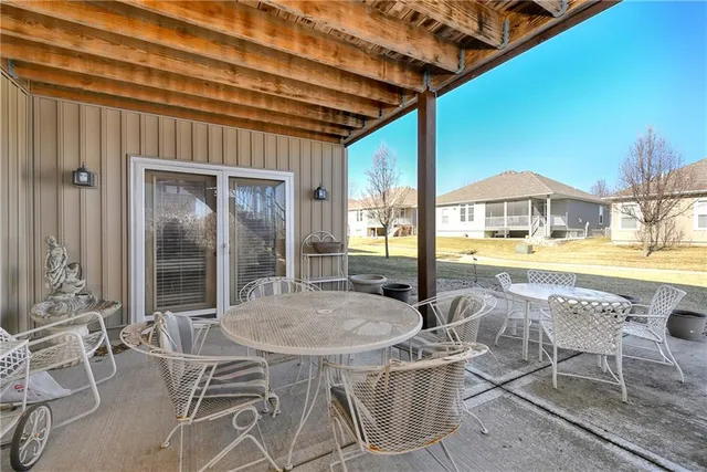 $574,900 | 908 Southwest Olympia Court, Lee's Summit, MO 64082