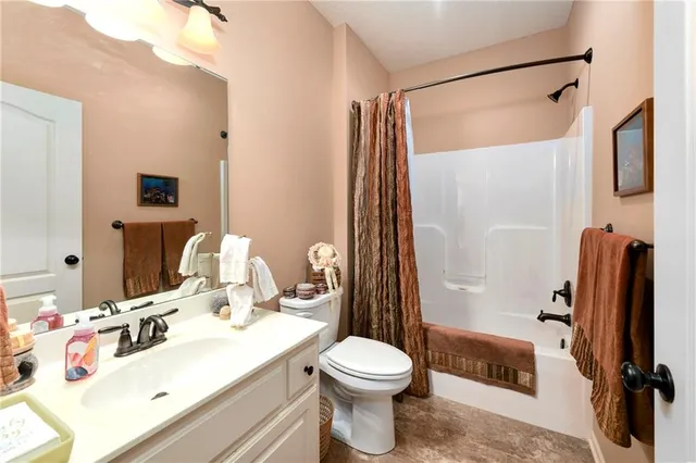 $574,900 | 908 Southwest Olympia Court, Lee's Summit, MO 64082