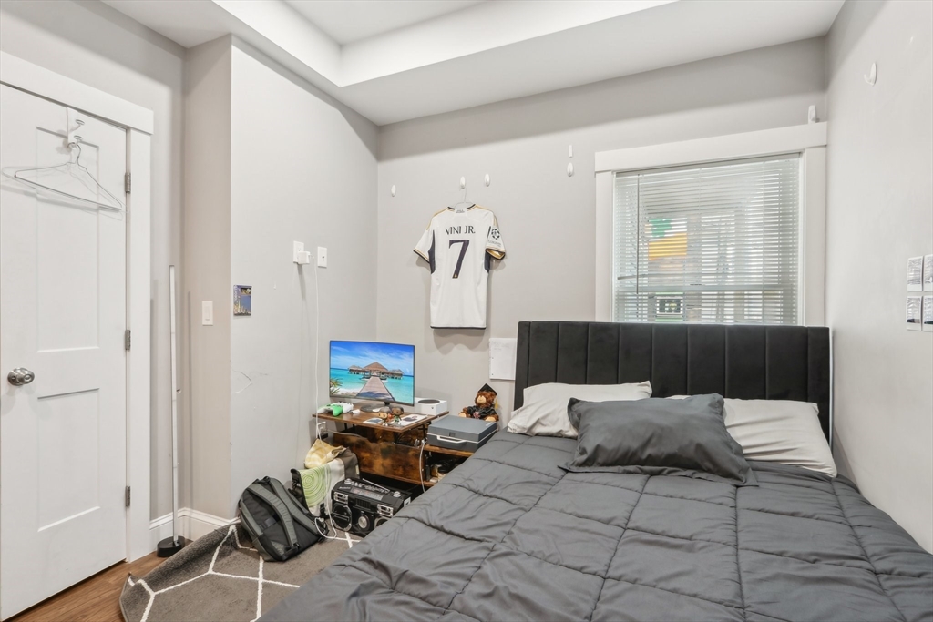 271 West Fifth Street Boston, MA 02127 - Photo 18 of 30 a bedroom with furniture and a window