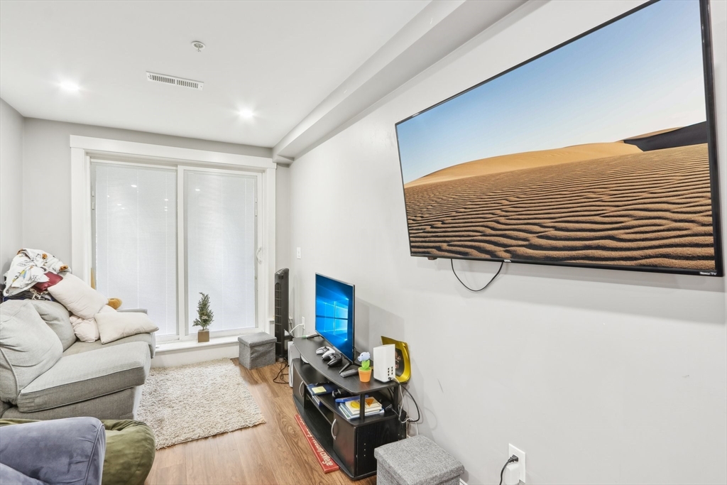 271 West Fifth Street Boston, MA 02127 - Photo 9 of 30 a living room with furniture