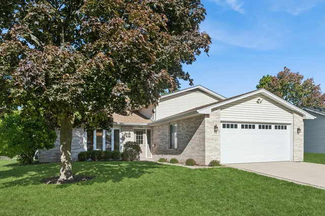 $430,900 | 700 Country Lane North, Roselle, IL 60172